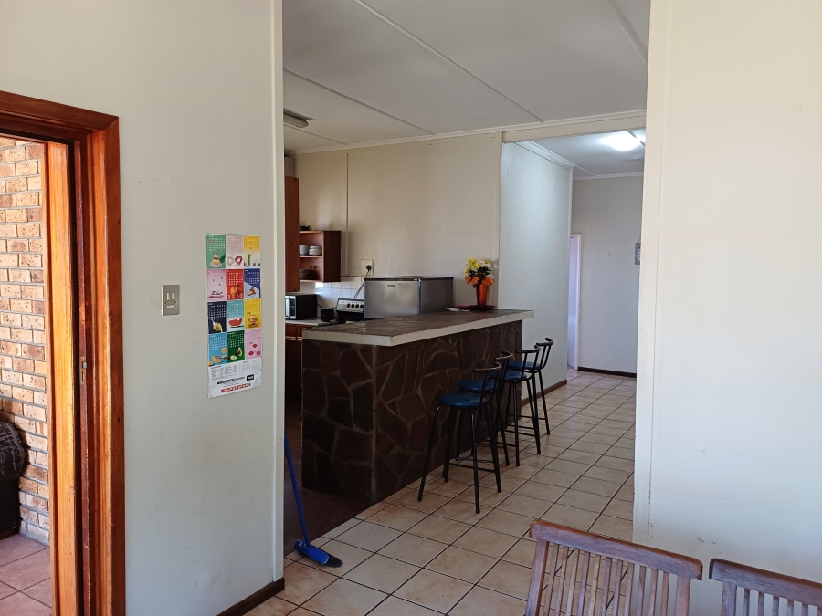 6 Bedroom Property for Sale in Palmiet Western Cape